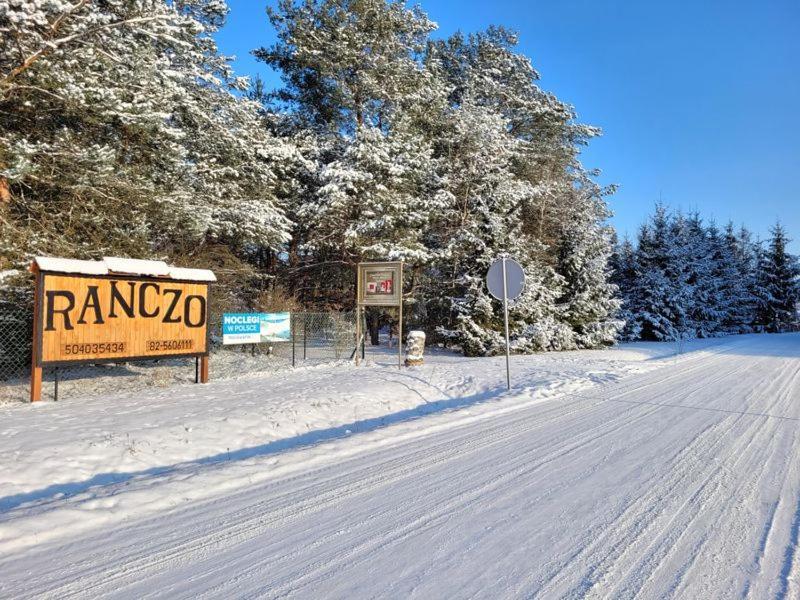 Hotel Osrodek Wypoczynkowy Ranczo à Okuninka Extérieur photo
